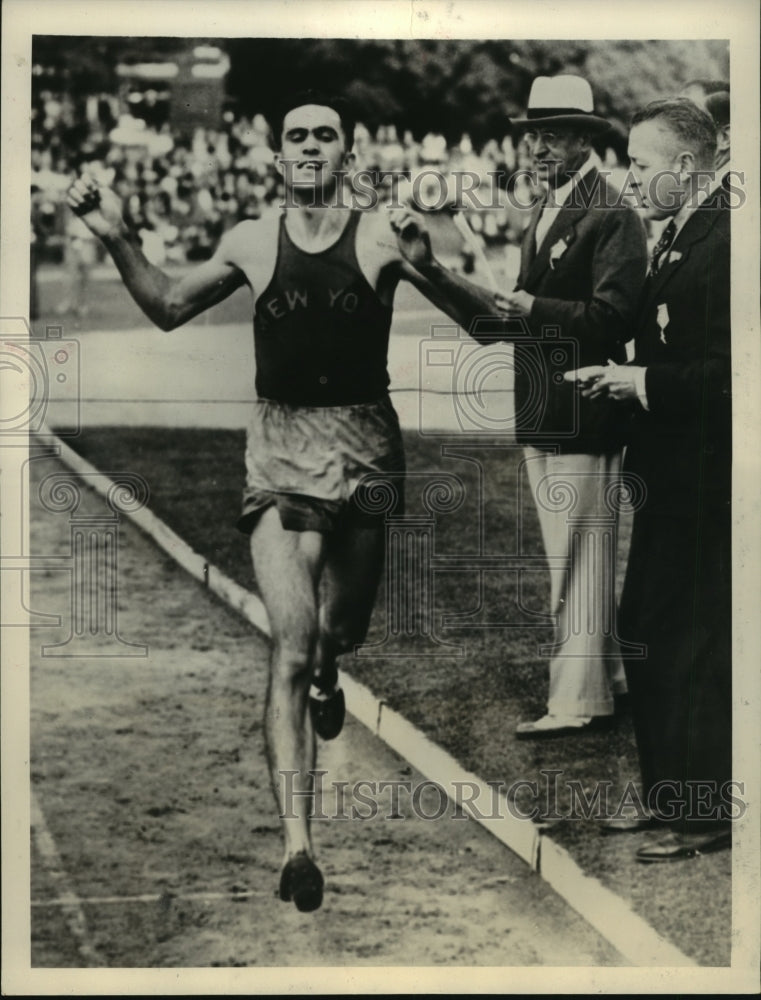 1937 Press Photo Joe McCluskey Pictured Winning Four-Mile Run at Travers Island- Historic Images