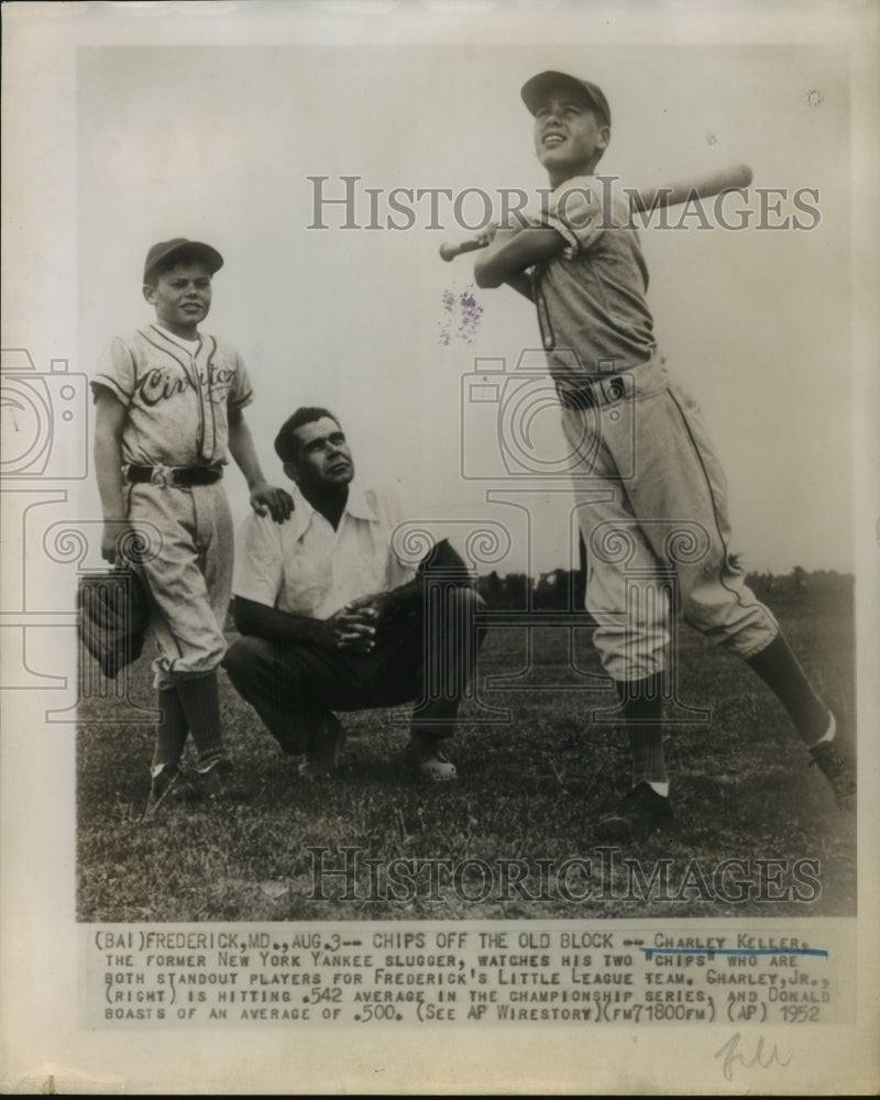 1952 Press Photo Former Yankee Charley Keller Watches Sons Practice Baseball- Historic Images