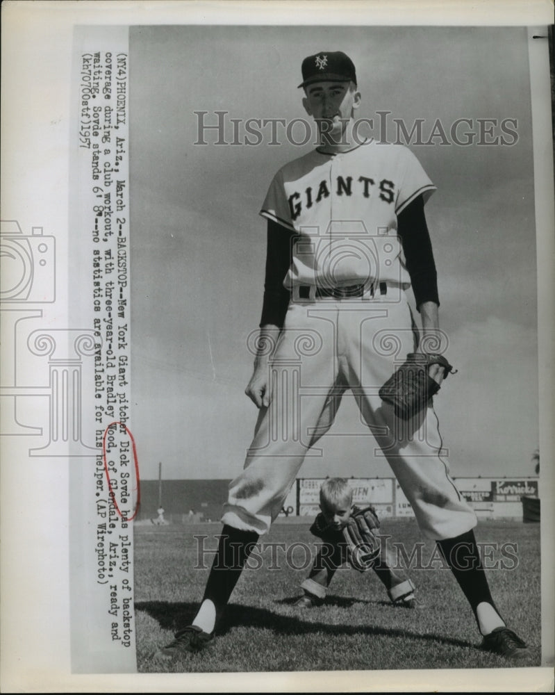 1957 Press Photo NY Giants pitcher Dick Sovde at Glendale AZ training- Historic Images