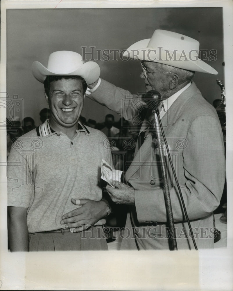 1956 Press Photo Mayor Thornton Places Cowboy Hat on Peter Thomson&#39;s Head- Historic Images