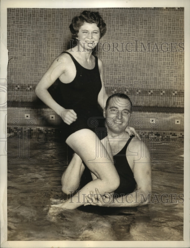 1935 Press Photo Track star Leo Sexton & bride in a swimming pool - sbs05258- Historic Images