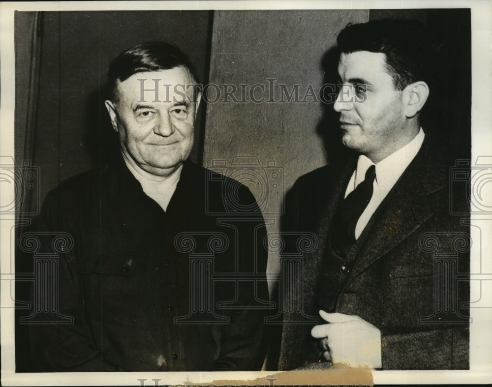 1941 Press Photo Robert Zuppke & Douglas R. Mills After Resignation, Illinois- Historic Images