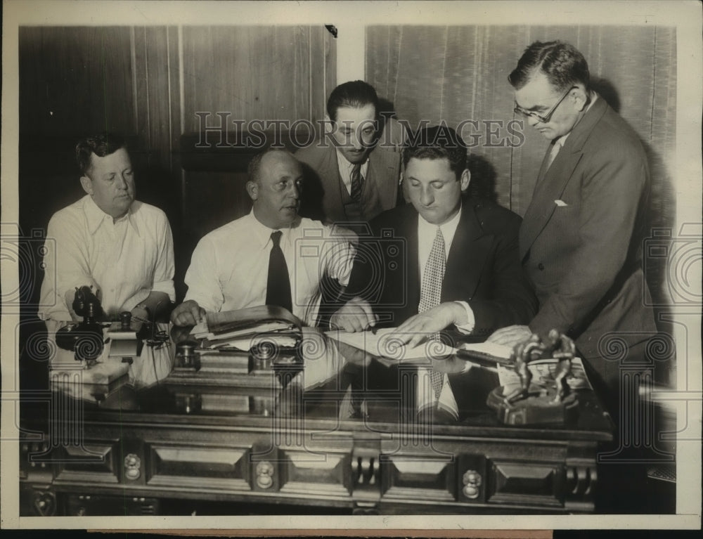 1929 Press Photo Vittorio Campolo Signing Contract for Humbert Fugazy Fight- Historic Images