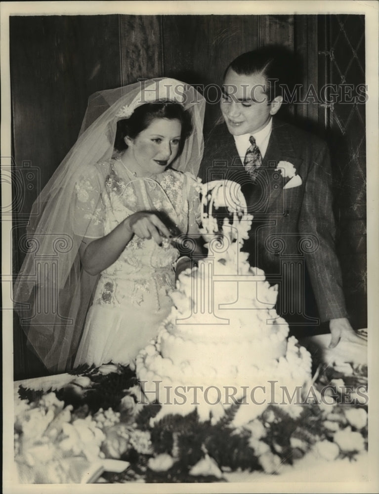 1937 Press Photo Boxer Barney Ross Marries Pearl Siegal - sbs05634- Historic Images