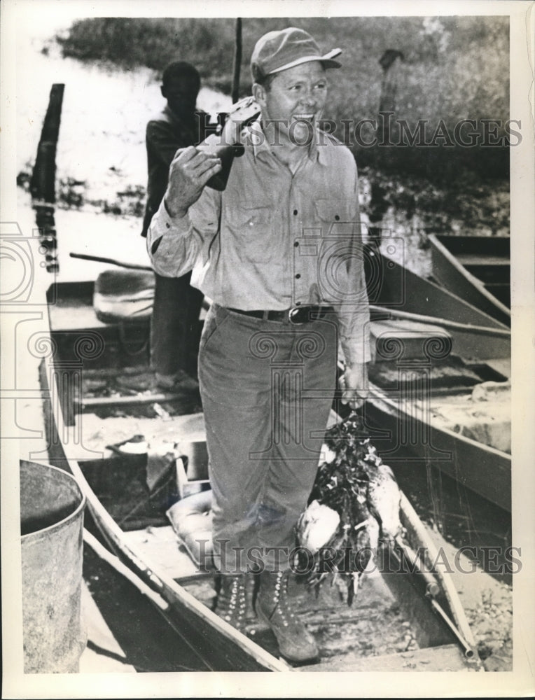 1943 Press Photo Yankees pitcher Spud Chandler on duck hunting trip in Florida- Historic Images