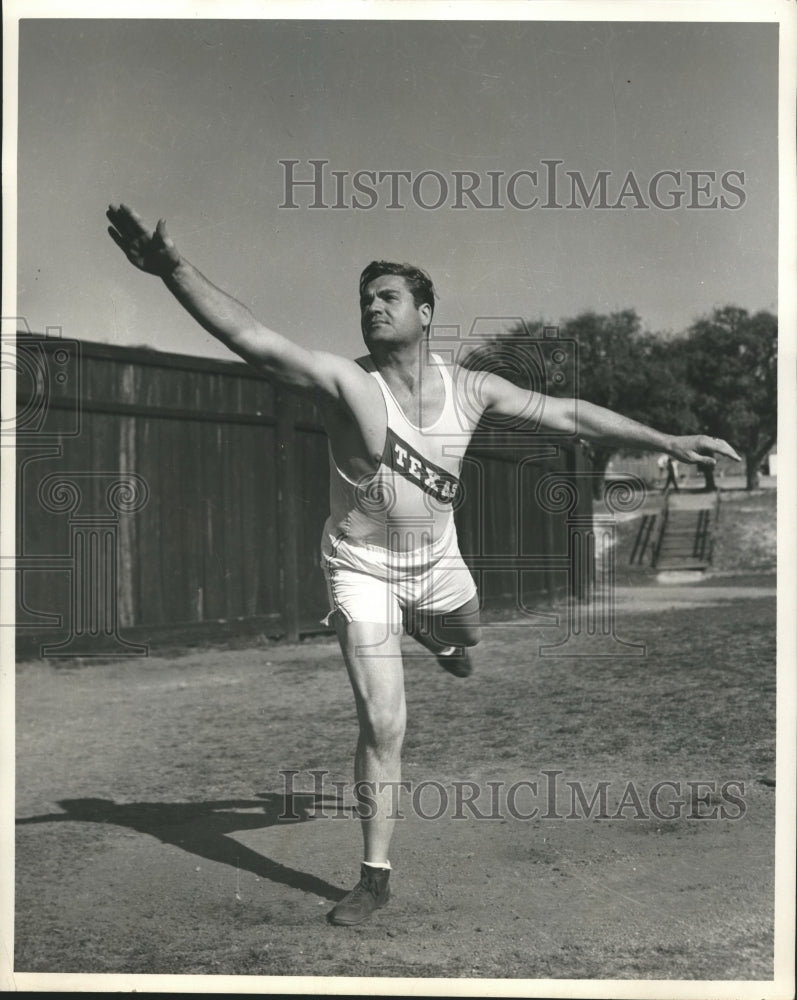 1940 Press Photo Jack Hughes, U of Texas champion Discus Thrower - sbs06121- Historic Images