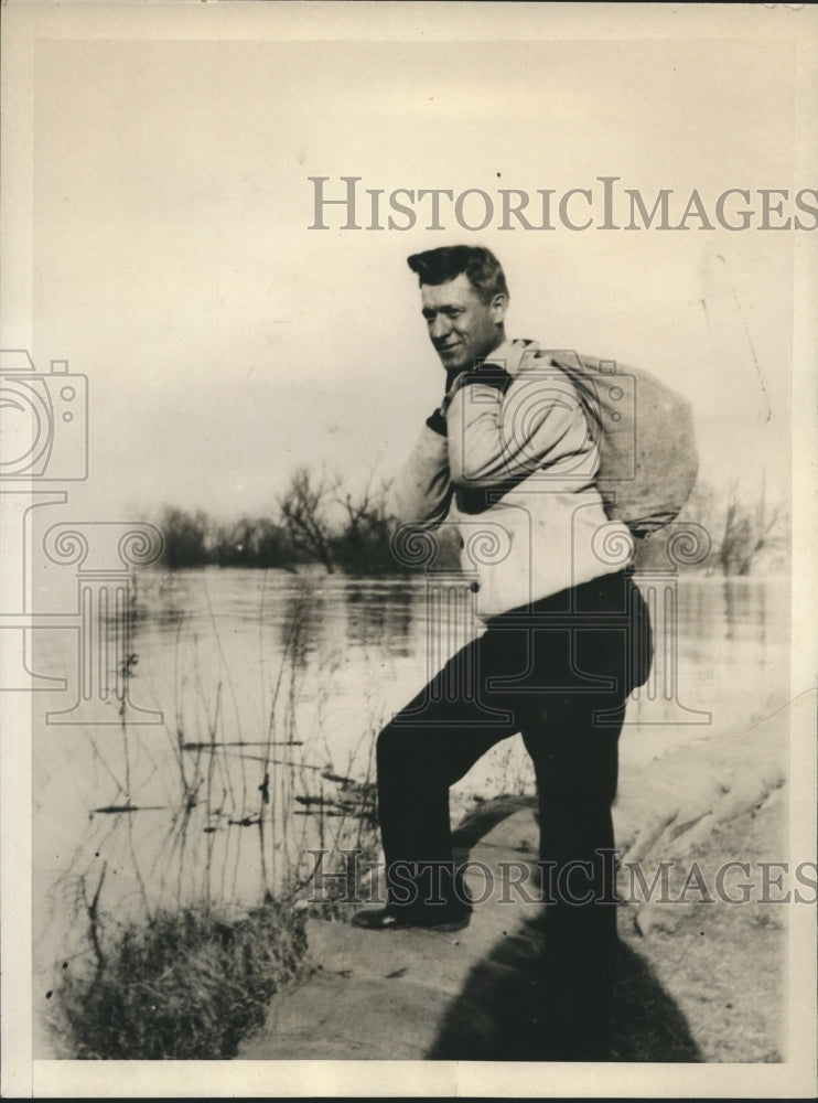 1932 Press Photo NY Giants Hughie Critz helps Mississippi Flood relief- Historic Images