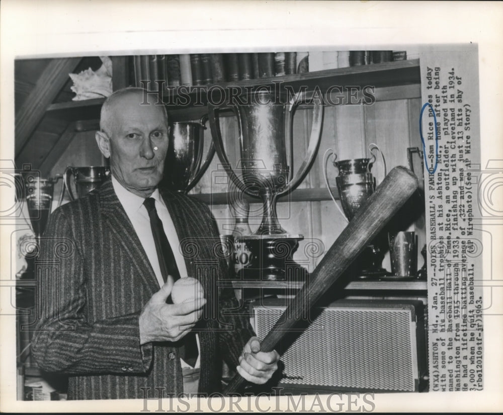 1963 Press Photo Sam Rice poses with his baseball trophies at Hall of Fame- Historic Images