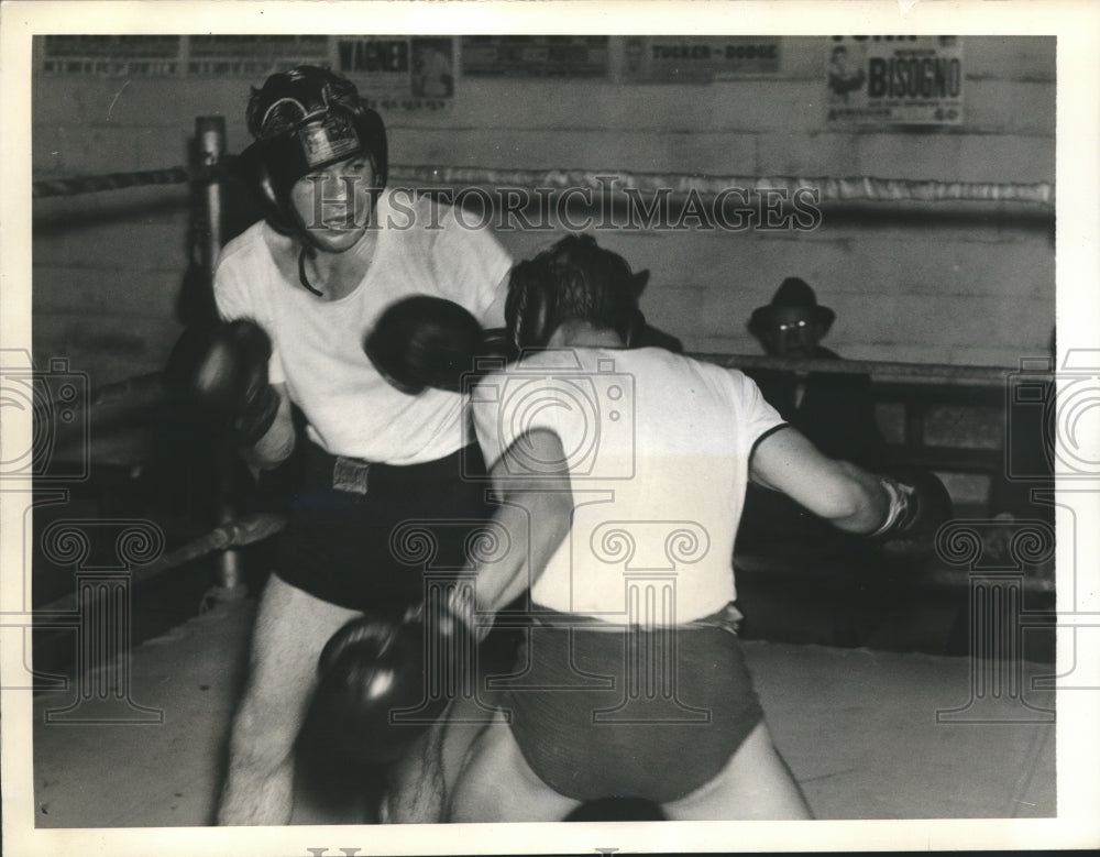 1940 Press Photo Ken Overlin sparring with Joe Conova, trains for Garcia bout- Historic Images