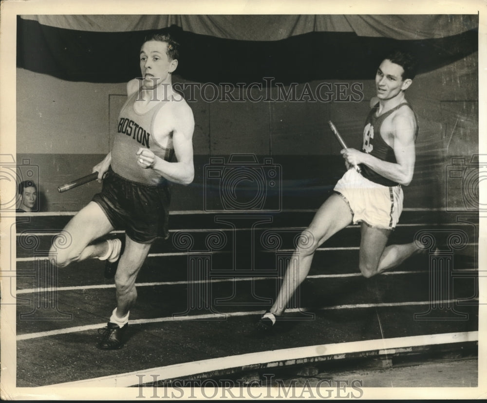 1940 Press Photo William Riley and John Wallace in 1 Mile Relay - sbs06641- Historic Images