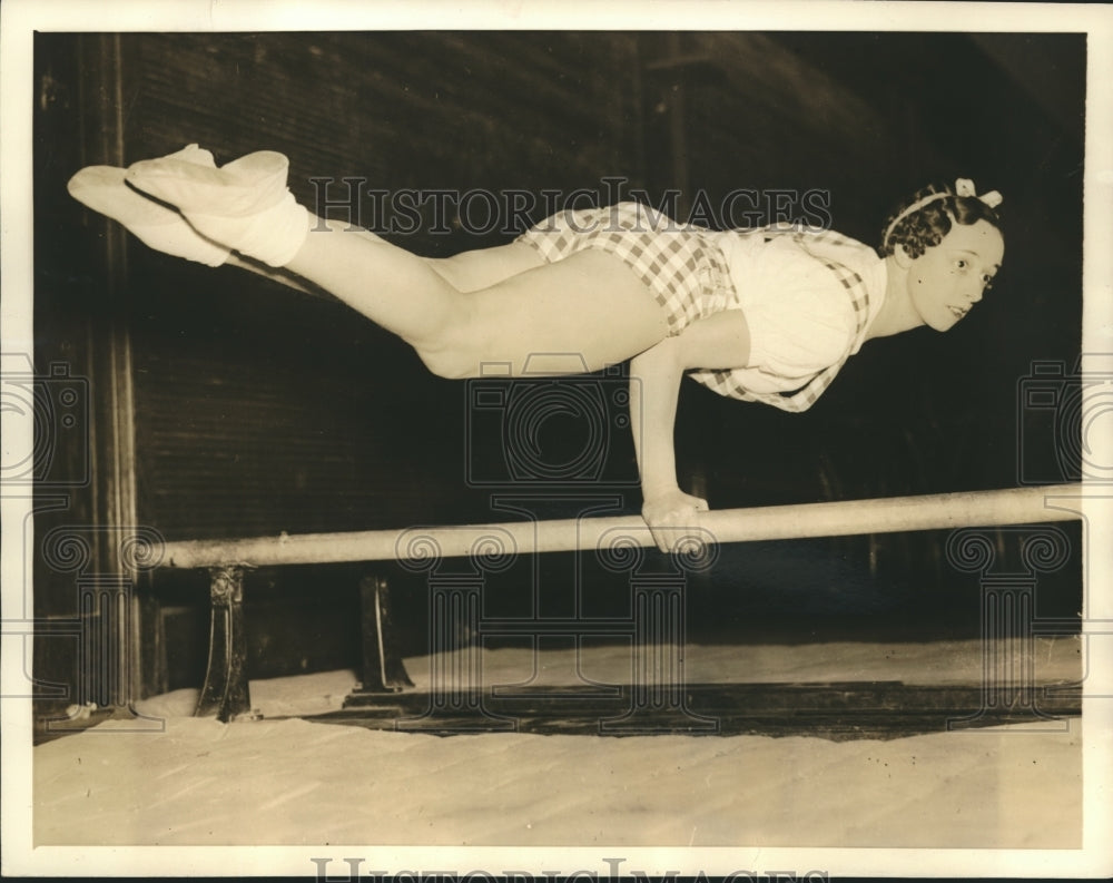 1930 Press Photo Mrs. Irma Haubold performs one-arm lever Gymnasts - sbs06955- Historic Images