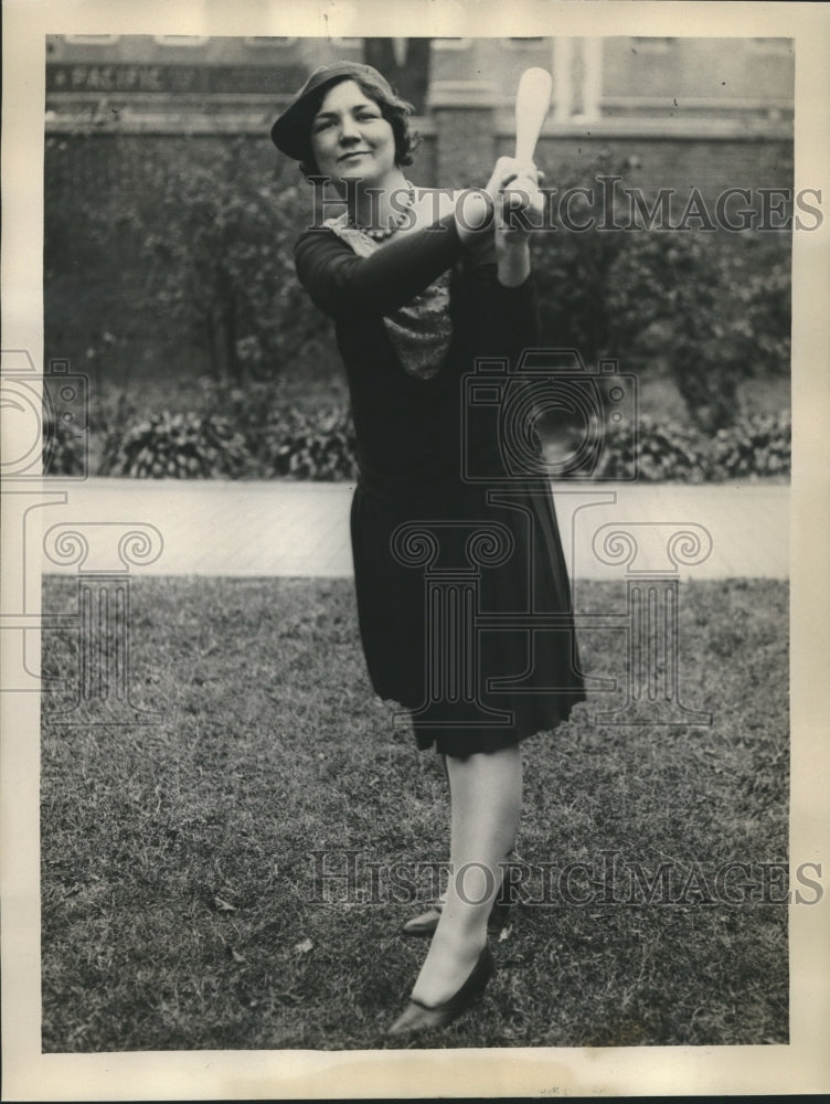 1929 Press Photo Mrs. Clarence Blair Wives of Cubs plays Golf - sbs07086- Historic Images