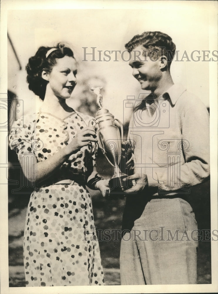 1936 Press Photo Sam Neil, Jr. Golfer receives Hearst Trophy from Ann Marsters- Historic Images