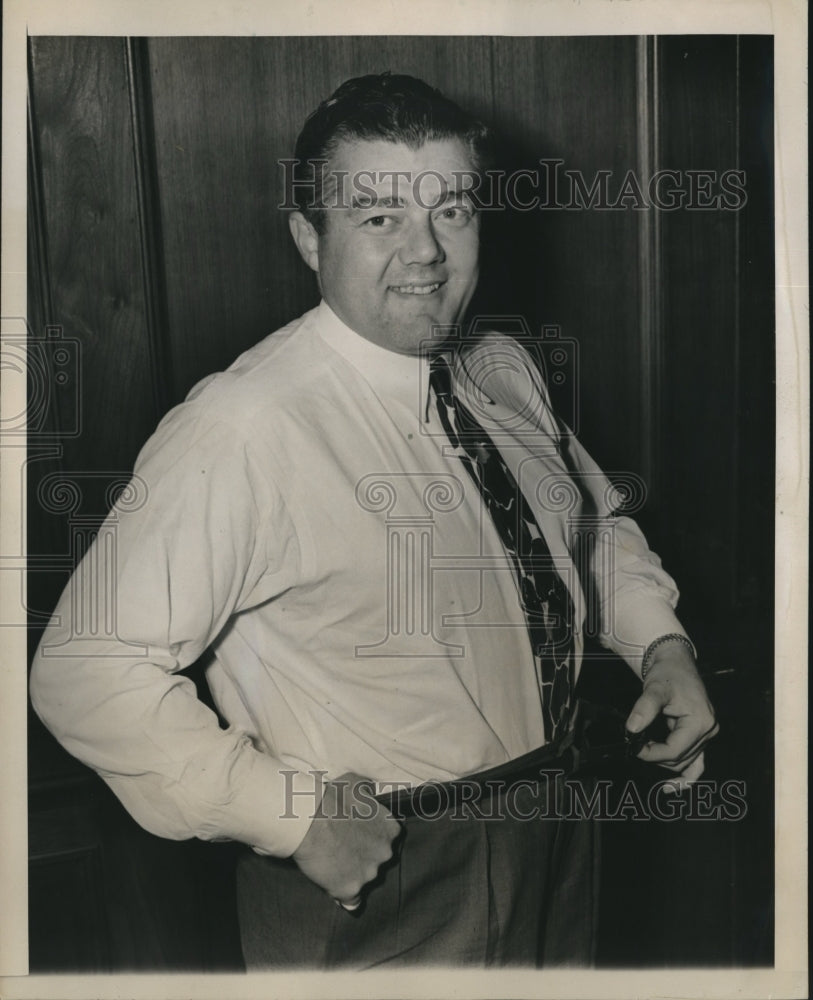 1945 Press Photo Laweon Little lost 25 lbs after being discharged from Navy- Historic Images