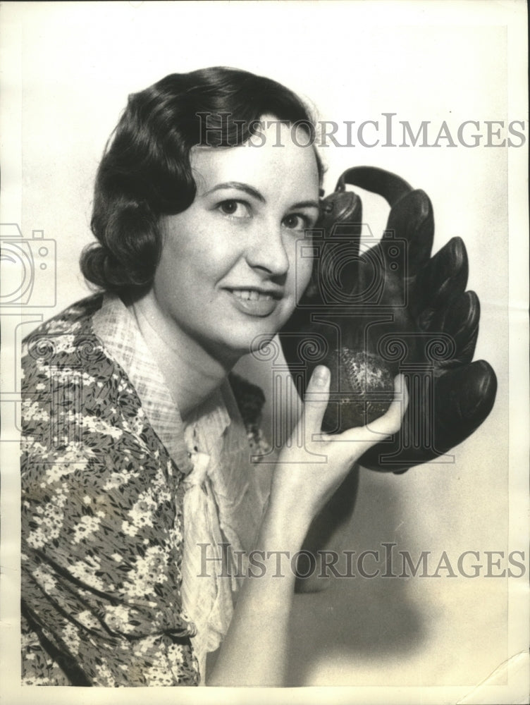 1935 Press Photo Mrs. Joe Cronin dons a catcher&#39;s glove and ball - sbs07549- Historic Images