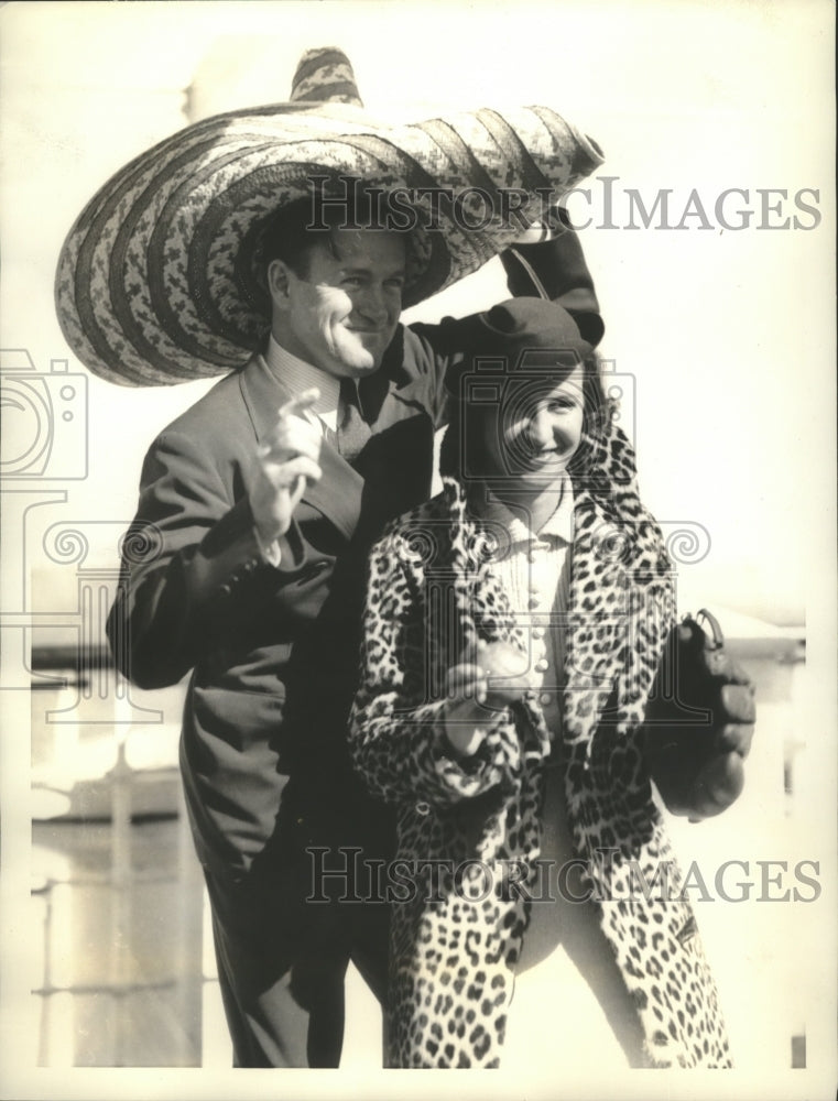 1934 Press Photo Joe Cronin, Bride on arrive in San Francisco after honeymoon