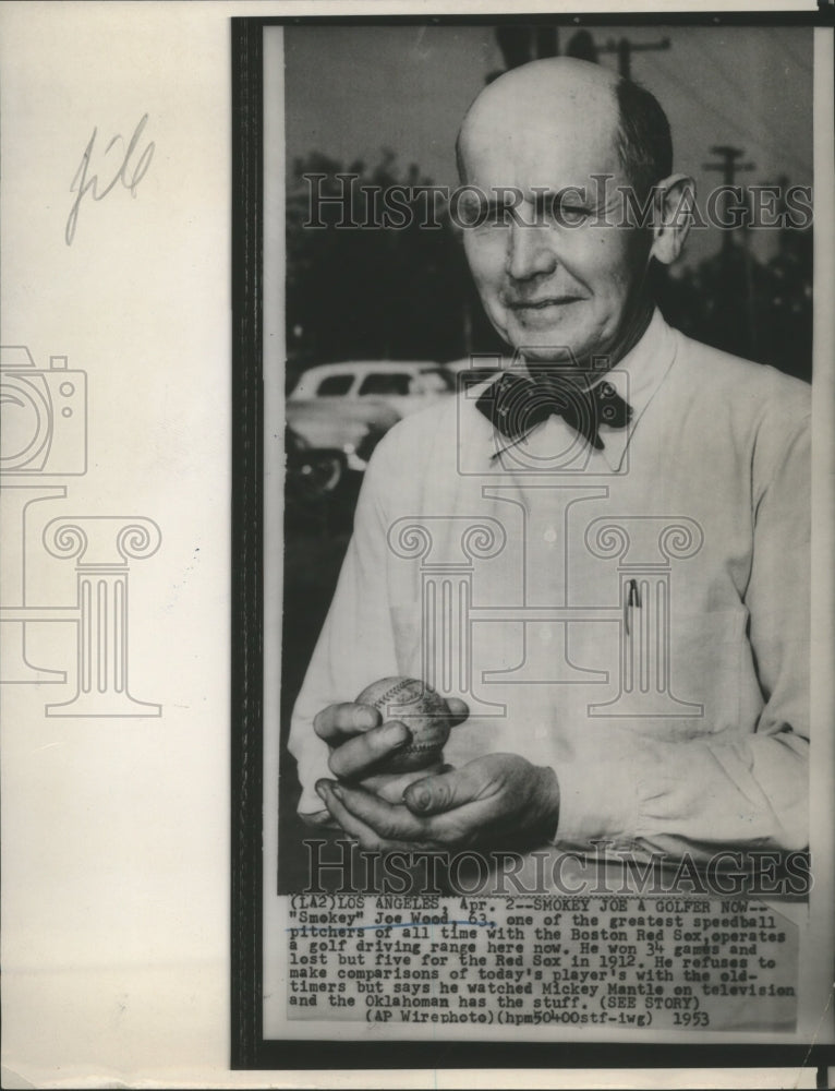 1953 Press Photo Smokey Joe Wood Speed ball Pitcher operates golf Driving range- Historic Images