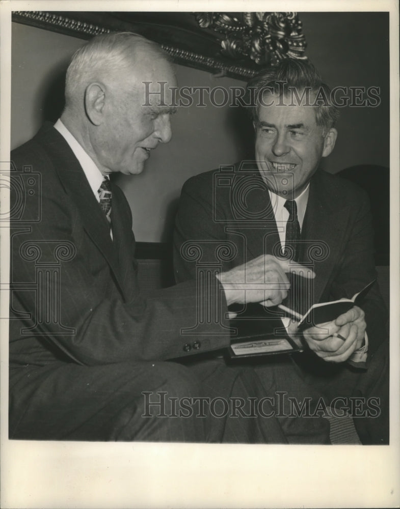 1944 Press Photo Clark Griffith presents season pass to VP Henry Wallace- Historic Images