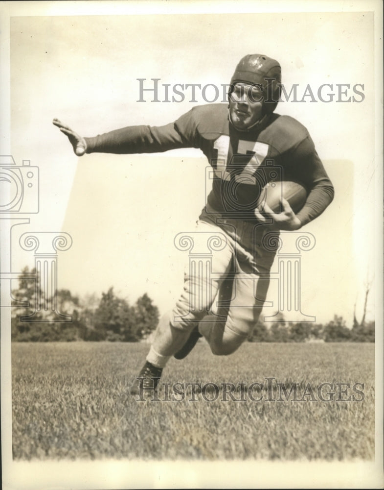 1941 Press Photo Clinton McClain carries ball during last practice session- Historic Images