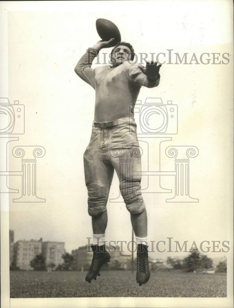 1940 Press Photo Paul Governali shows off his skill in practice for Columbia- Historic Images