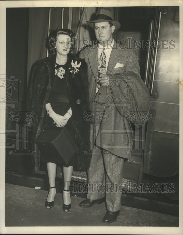 1945 Press Photo Mrs. Bernadine Cooper Filed divorce against Mort Cooper- Historic Images