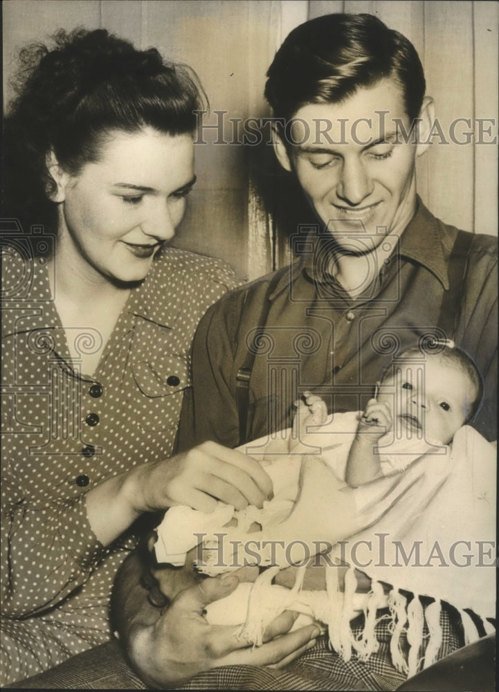 1941 Press Photo Martin Marion &amp; Family - sbs07955- Historic Images