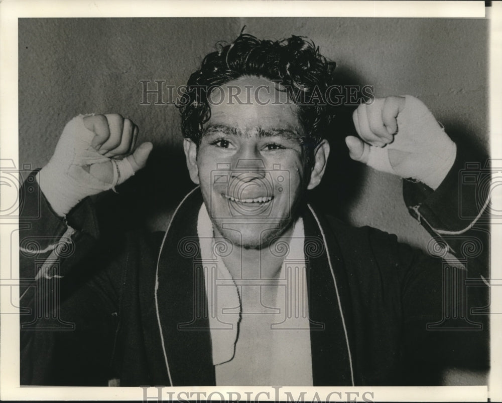 1941 Press Photo Richie Lemos after winning Featherweight title from Pete Scalzo- Historic Images