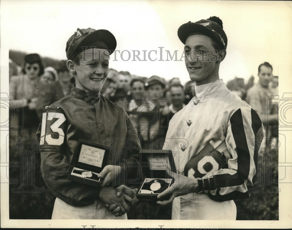 1940 Press Photo Jack Flinchum, Eddie Arcaro congratulate each other - sbs08277- Historic Images