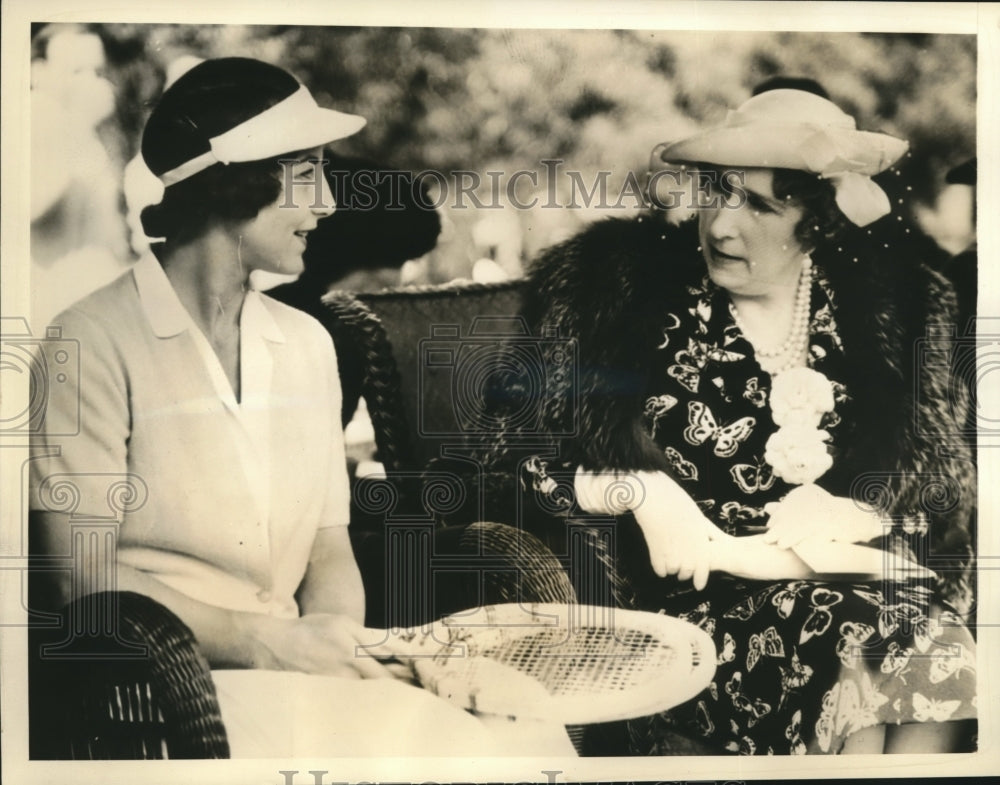 1938 Press Photo Mrs. Helen Wills Moody chats with Ex-Queen Victoria of Spain- Historic Images