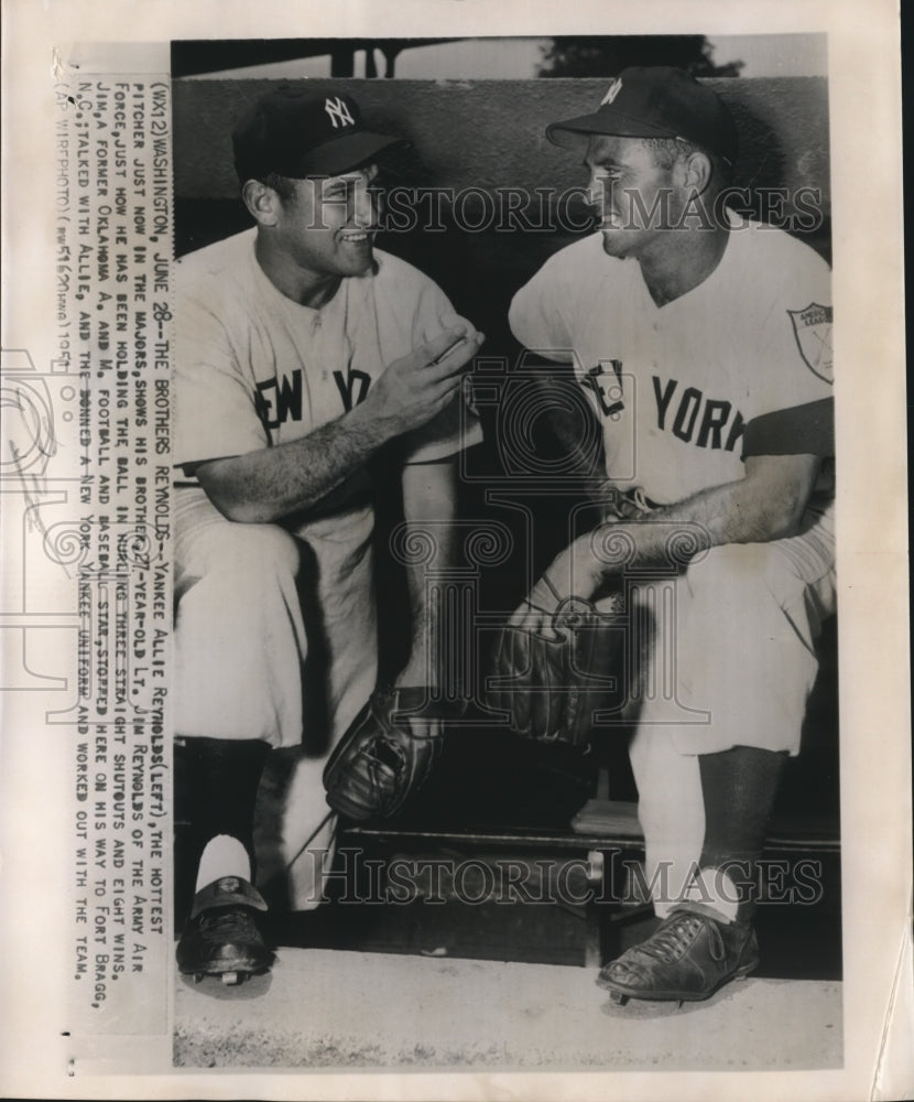 1951 Press Photo Yankees Allie Reynolds with Brother Lt. Jim Reynolds- Historic Images