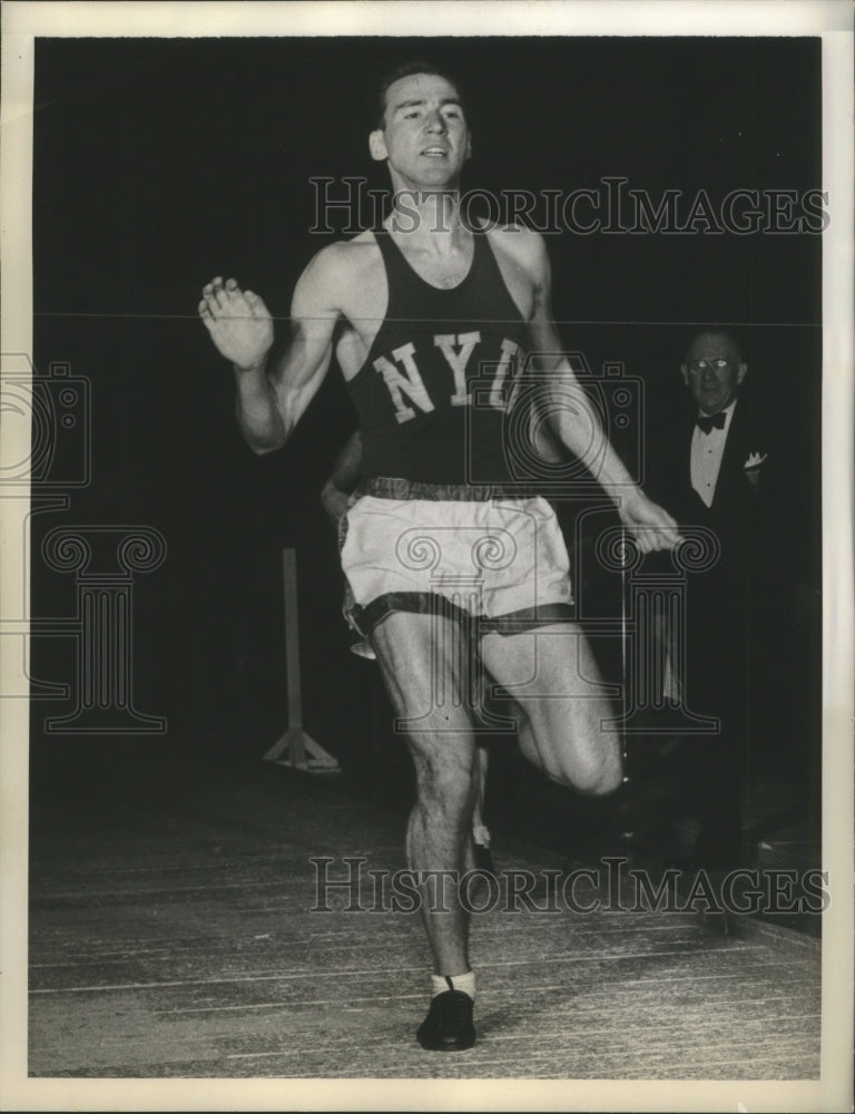 Press Photo Leslie MacMitchell Of New York Univ. wins the Colombian Mile- Historic Images