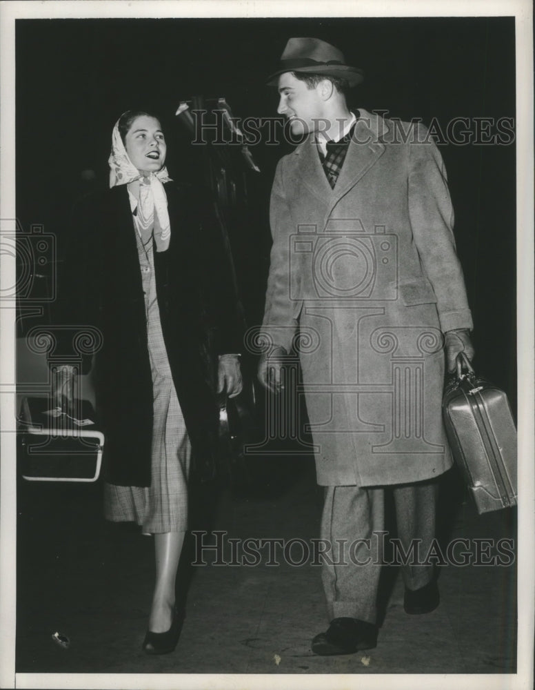 1938 Press Photo Football Star Johnnie Jujack&amp; Patricia Schierbrook engaged- Historic Images