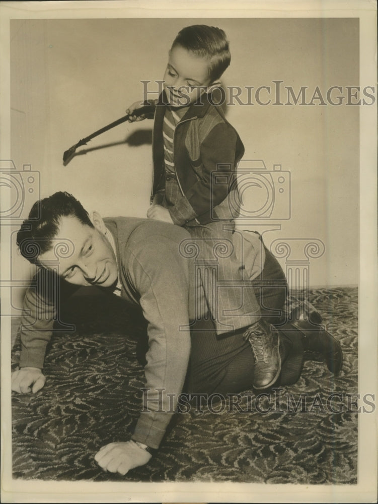 1941 Press Photo Johnny Adams former riding champion with son Jockey - sbs08879- Historic Images