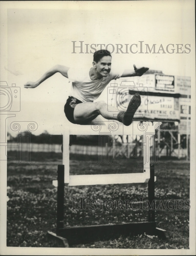 1946 Press Photo Lt. Arky ErwinWinner National AAU 400-Meter Hurdle Champinship- Historic Images