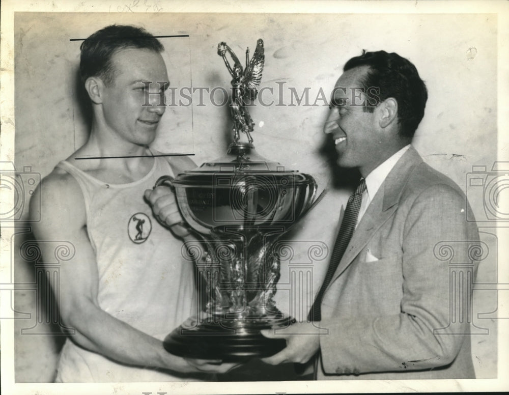 Press Photo Joe Platak with trophy - sbs09221- Historic Images