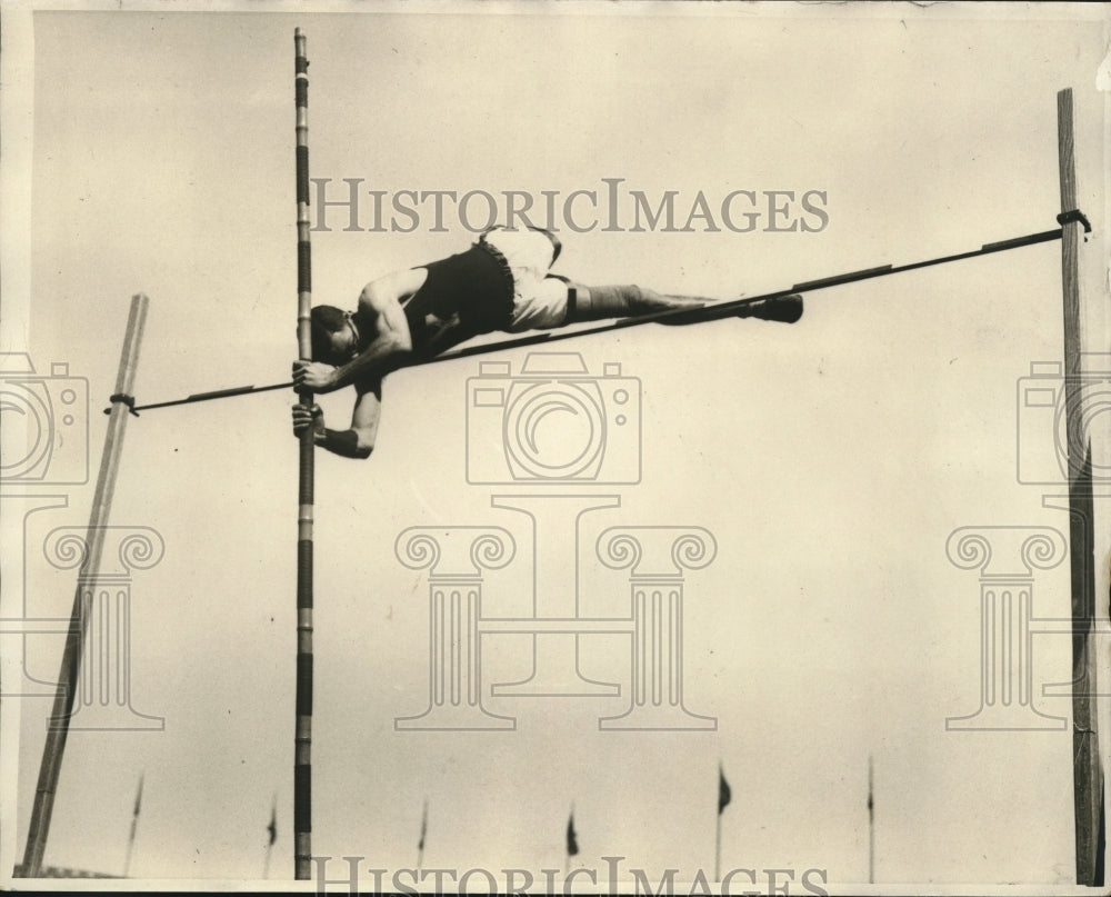 1930 Press Photo Will Cone of Yale leap of 13 feet at the Penn. Relay Games.- Historic Images