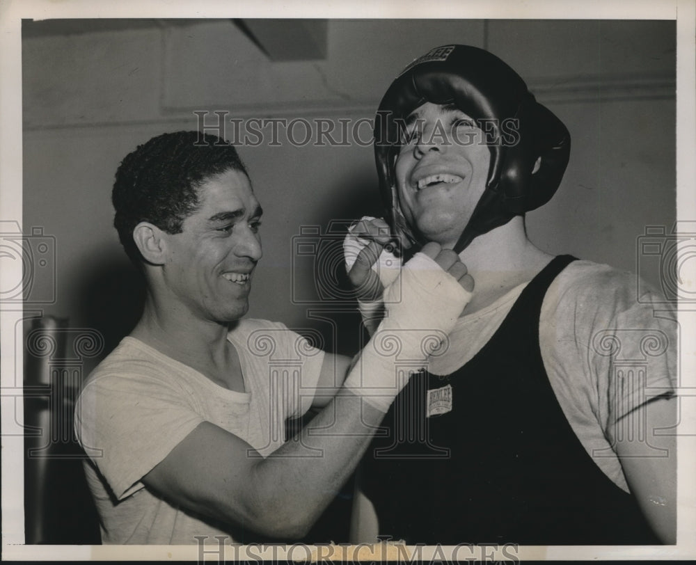 1950 Press Photo Luis Galvani, Bantamweight Champ of Cuba during his workout.- Historic Images