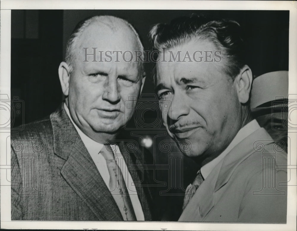 1954 Press Photo R.W. Burnett, owner of Dallas and Oilman E.E Buddy Fogelson.- Historic Images