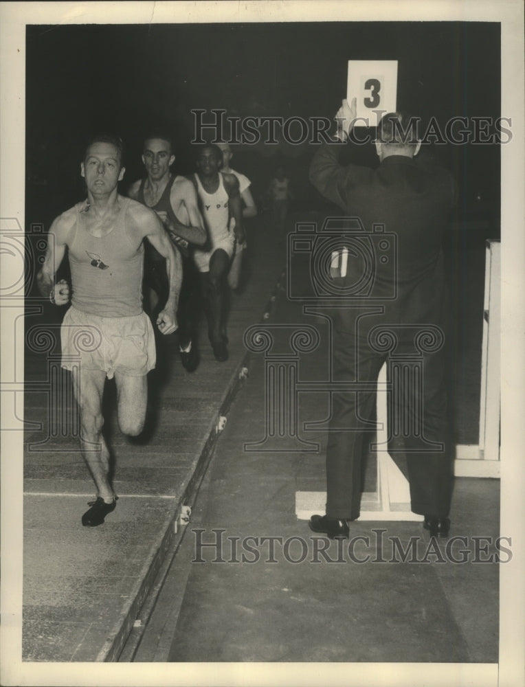 1945 Press Photo Jim Rafferty winner 24th Annual Indoor Championships ICAA- Historic Images