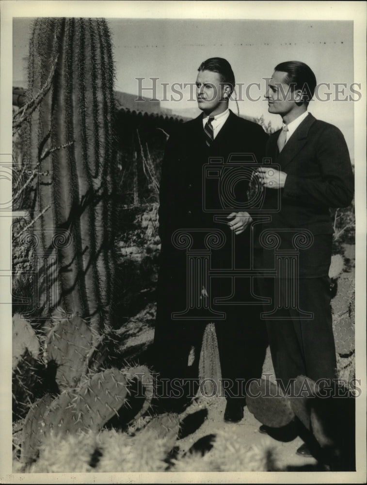 1933 Press Photo Elliott Roosevelt son of President in AZ with Ralph Hitchcock