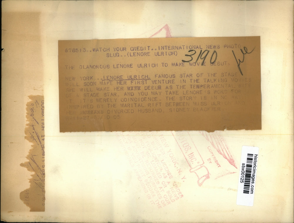 1933 Press Photo Broadway actresss Lenore Ulrich at her NYC home - sbx00125