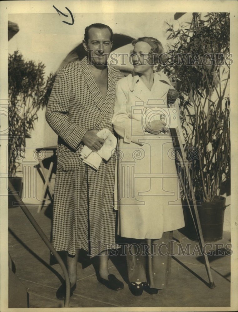 1938 Press Photo Townsend Netcher & a woman at a swimming pool - sbx00200