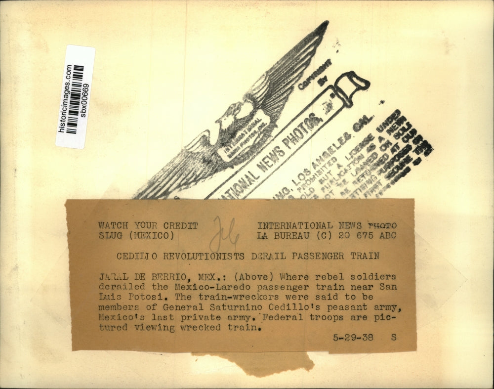 1938 Press Photo Jaral De Berrio Mexico whrre rebels derailed train - sbx00669