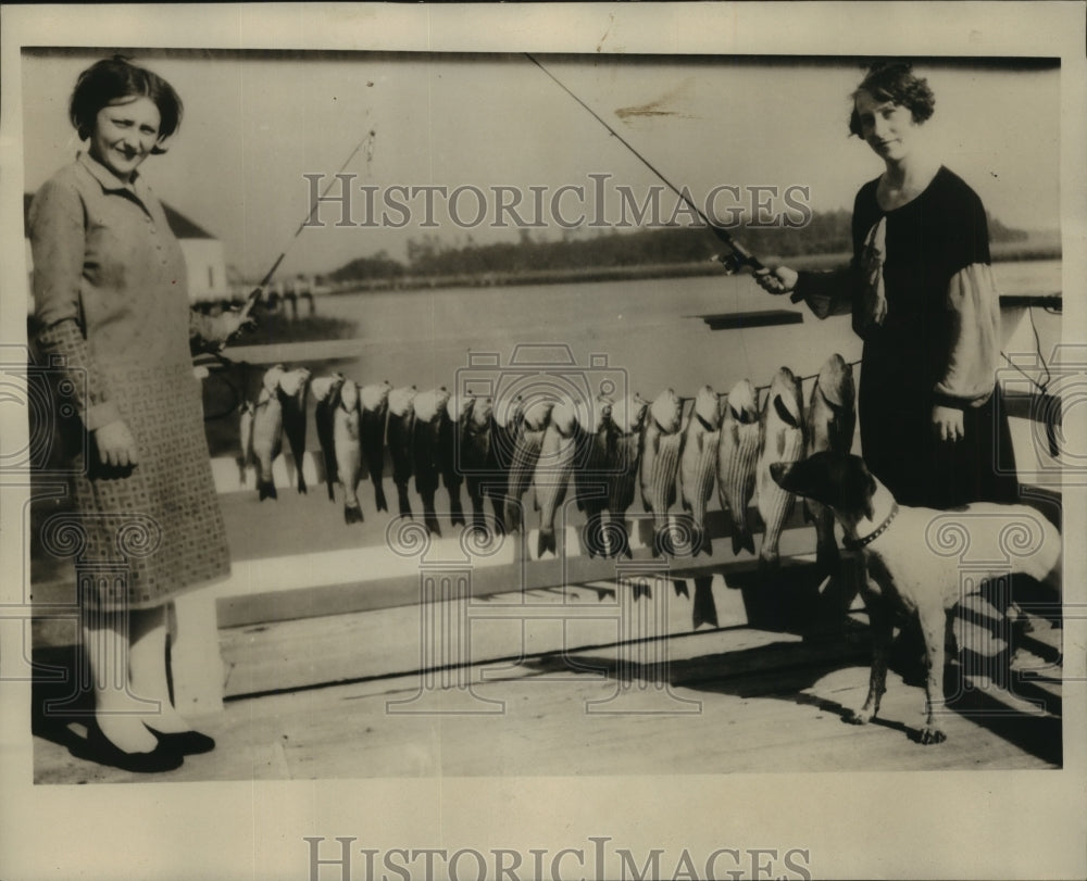 1928 Press Photo Women fishing at Savannah GA Walthour estate - sbx00750