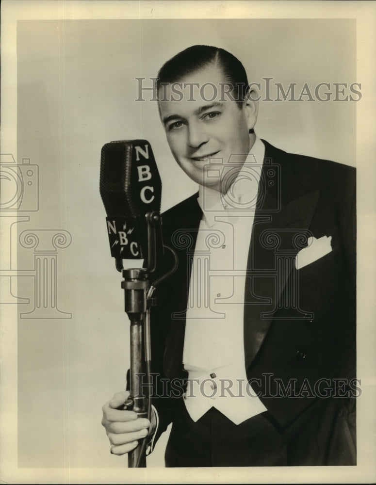 1939 Press Photo Tenor singer Morton Downey on NBC radio - sbx00807
