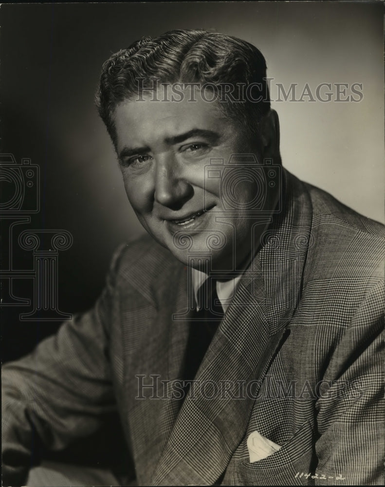 1947 Press Photo Golden Earrings stars Quentin Reynolds correspondent