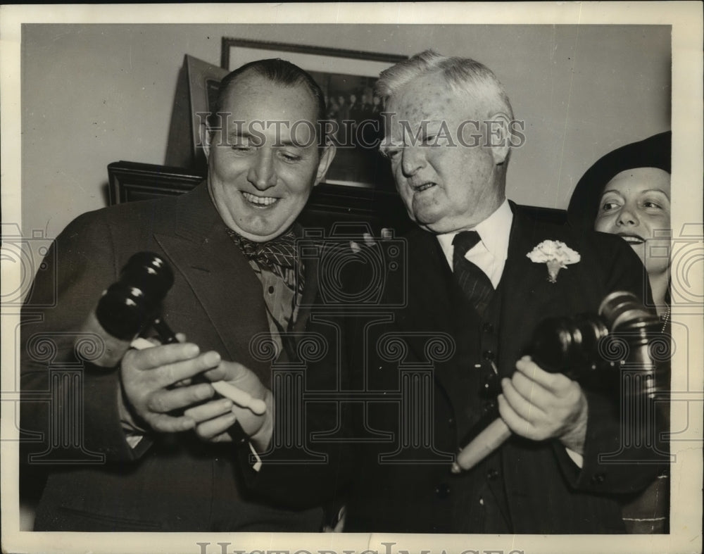 1939 Press Photo VP John Garner & Robert Ripley & gavel collection - sbx01074