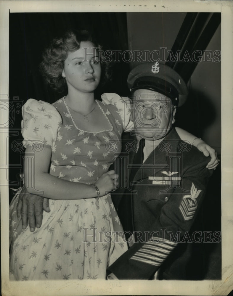 1944 Press Photo Carol Ann Beery &amp; dad actor Wallace Beery in Hollywood