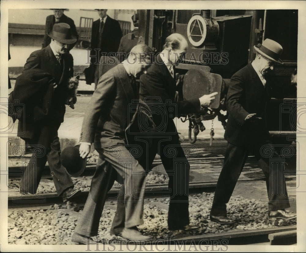 1937 Press Photo Duke of Windsor arrives in Verneuil France - sbx01349