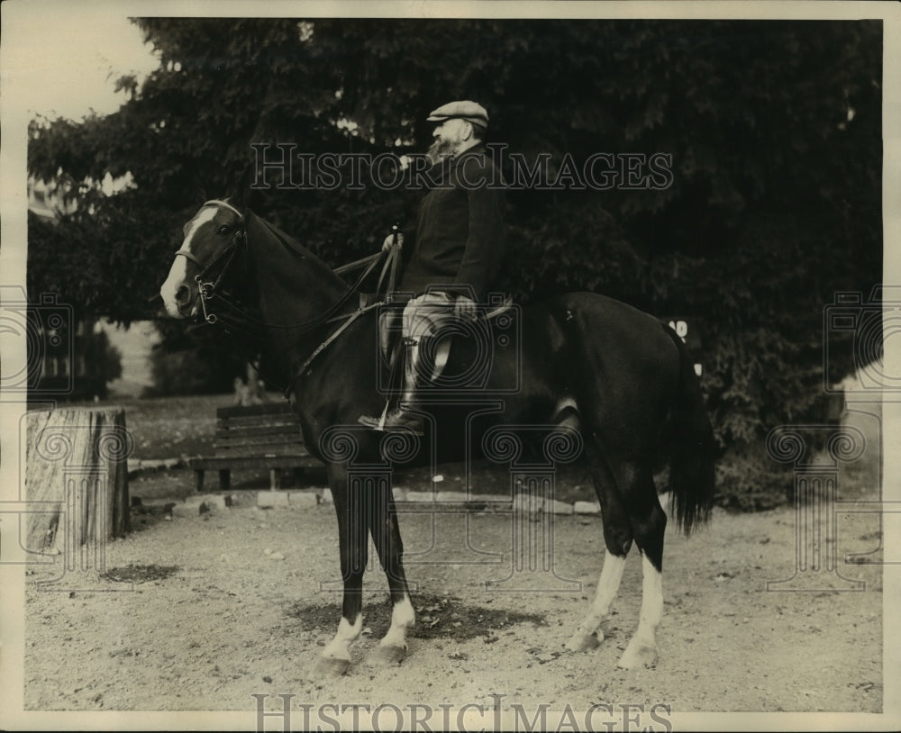 1930 Press Photo Massachusetts Rep George Holden horseback riding - sbx01357